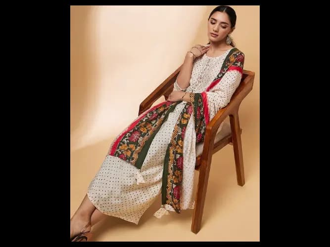 Geometric Printed Chanderi Silk Kurta with Trousers & Dupatta (3)