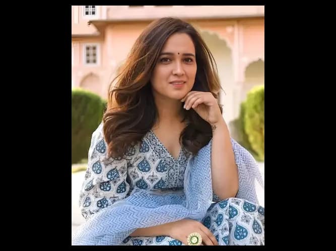 Ethnic Motifs Printed Regular Kurta with Trousers & Dupatta (3)