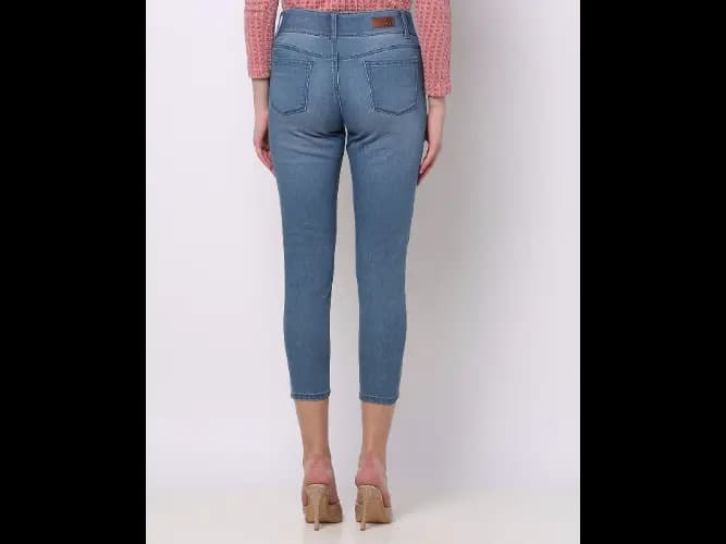 Light-Wash Calf-Length Skinny Fit Jeans (4)