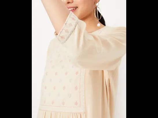 Women Embroidered Straight Kurta (2)