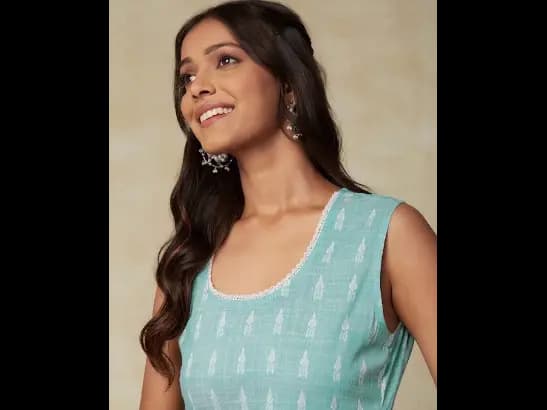 Sea Green Ethnic Motif Woven Design High Slit Straight Linen Kurta with Palazzos (3)
