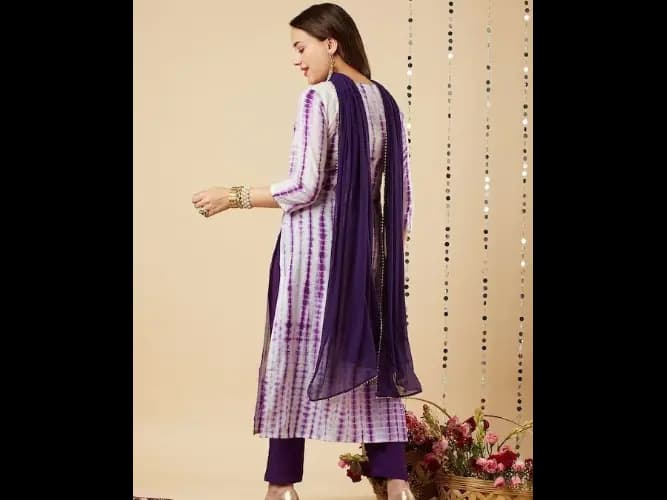 Abstract Printed Thread Work Kurta With Trousers & Dupatta (4)