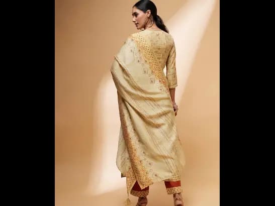 Ethnic Motifs Printed Chanderi Silk Kurta With Trousers & Dupatta (4)