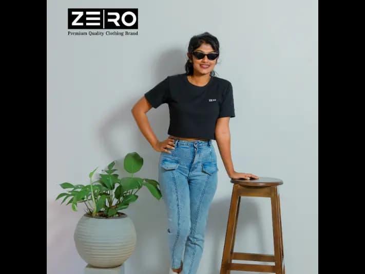Short Sleeve Comfort Fit Crop Top - Black