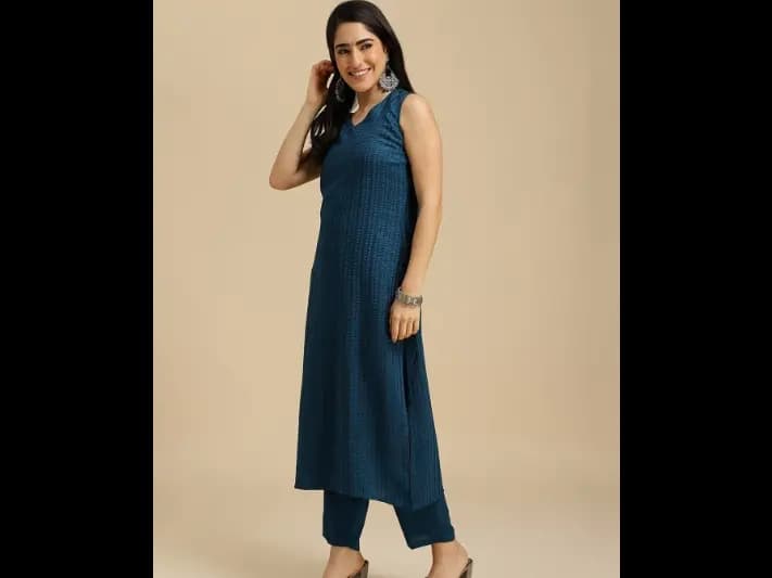Striped V-Neck Straight Kurta with Trousers & Dupatta (4)