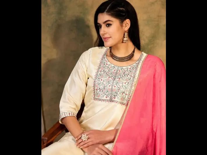 Floral Embroidered Thread Work Kurta With Trousers & Dupatta (2)