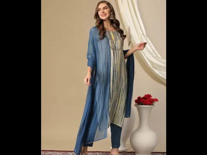 Printed Regular Kurta with Trousers & Dupatta (4)