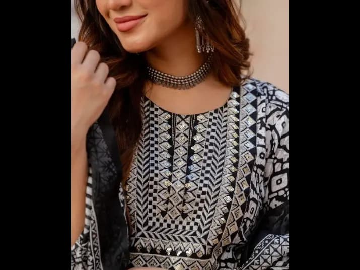 Ethnic Set Embroidered kurta and pant Set with Dupatta Suit (4)
