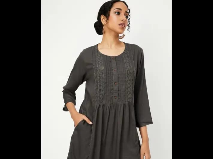 Flared Sleeves Thread Work Anarkali Kurta (3)