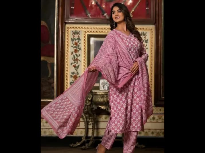 Ehnic Set Women Printed Straight Kurta and Pant set with Dupatta (2)