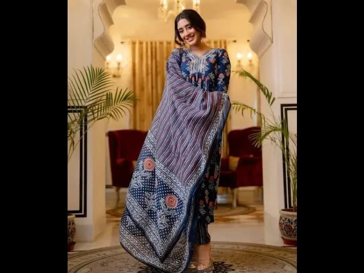 Ethnic Set Embroidered Kurta and Pant Set with Dupatta (3)