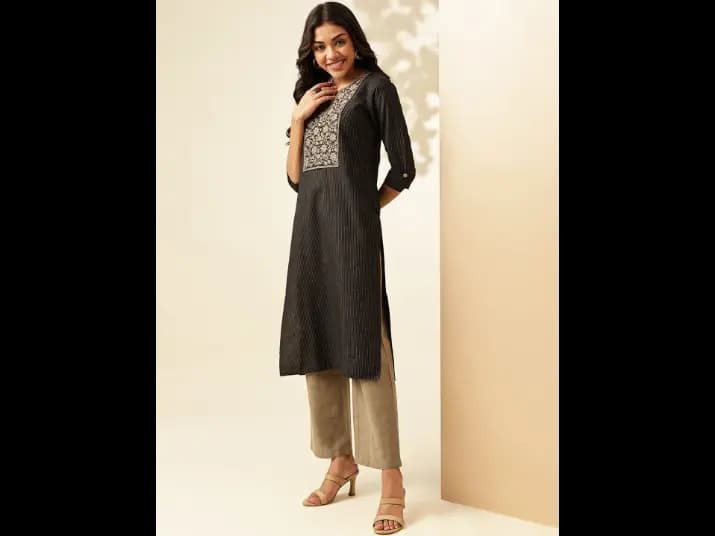 Black Floral Embroidered Thread Work Pure Cotton Straight Kurta With Palazzo (3)