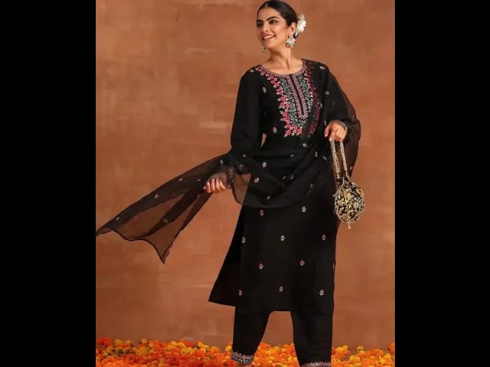 Floral Embroiderd Thread Work Straight Kurta & Trousers With Dupatta (4)
