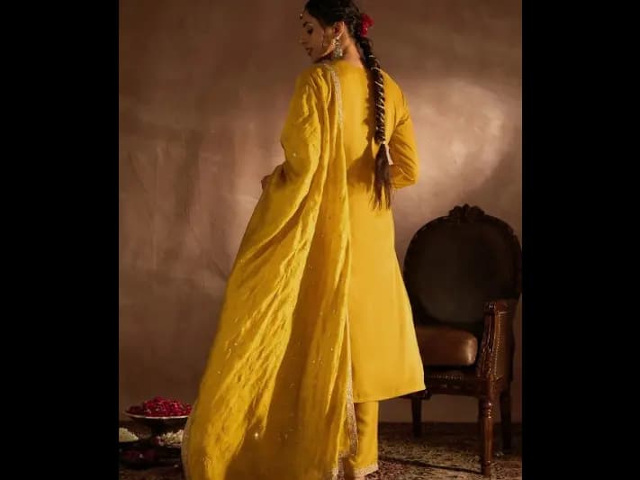 Paisley Embroidered Regular Straight Kurta With Trousers & Dupatta (3)