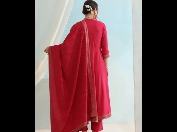 Ethnic Motifs Mandarin Collar Three-Quarter Sleeves Thread Work Kurta Set (4)