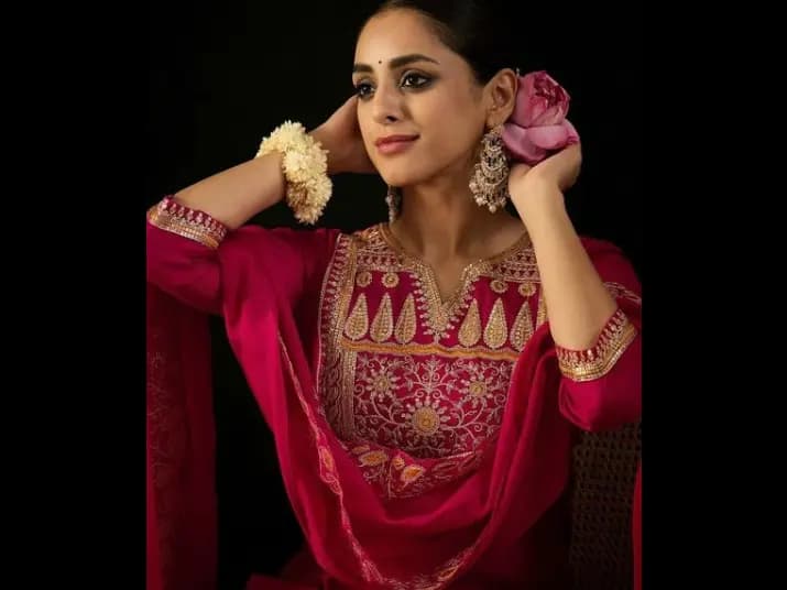 Notched Neck Ethnic Embroidered Sequinned Liva Kurta with Trouser & Dupatta (2)