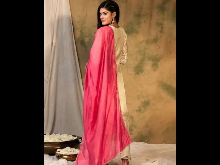 Floral Embroidered Thread Work Kurta With Trousers & Dupatta (3)
