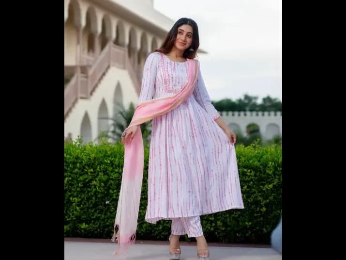 Printed Flared Kurta and Pant set with Dupatta (3)