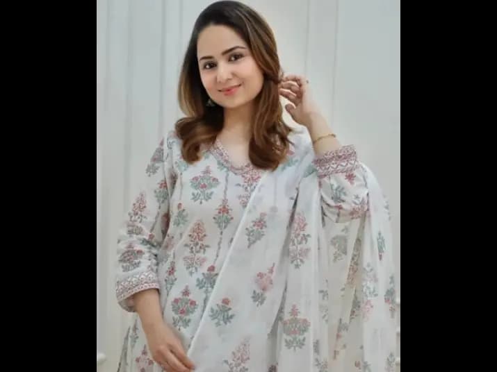 Ethnic Set Women Block Printed Kurta and Pant Set With Dupatta (2)