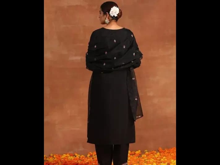 Floral Embroiderd Thread Work Straight Kurta & Trousers With Dupatta (3)