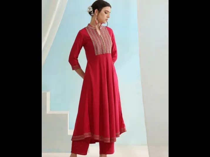 Ethnic Motifs Mandarin Collar Three-Quarter Sleeves Thread Work Kurta Set (3)
