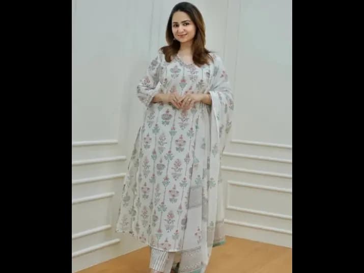 Ethnic Set Women Block Printed Kurta and Pant Set With Dupatta (3)