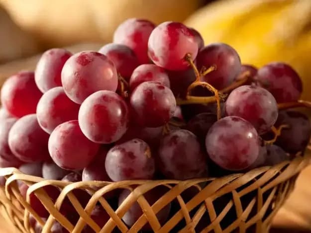 Imported Red Grapes (6)