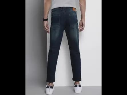 Heavily Washed Carrot Fit Jeans (2)