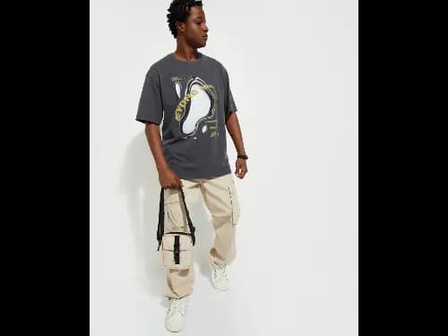 Men Graphic Print Oversized Fit Round-Neck T-Shirt (3)