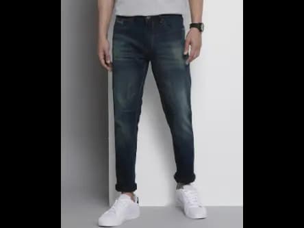 Heavily Washed Carrot Fit Jeans (3)