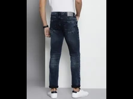 Heavy-Wash Slim Fit Jeans (4)