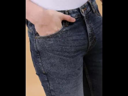 Men Lightly Washed Slim Fit Jeans (2)