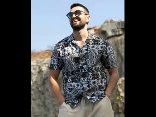 Men Printed Regular Fit Shirt with Spread Collar