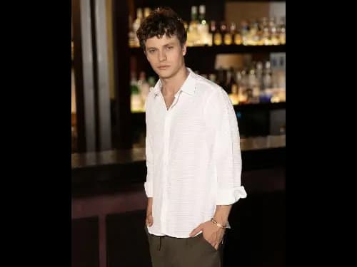 Men Regular Fit Shirt with Spread Collar