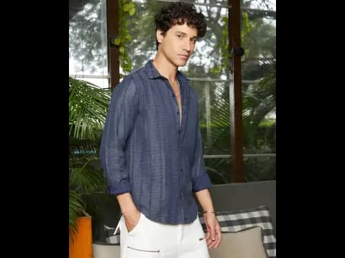 Men Regular Fit Shirt with Spread Collar (2)