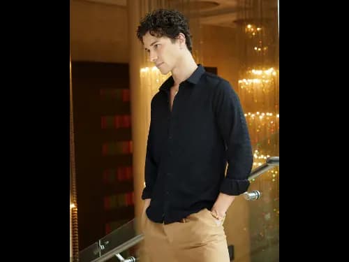 Men Regular Fit Shirt with Spread Collar