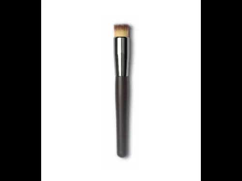 SIGNATURE Flat Foundation Brush