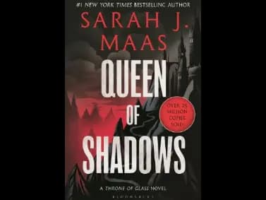 Queen of Shadows : The Throne of Glass by Sarah J. Maas