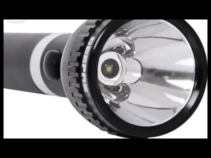 Geepas Rechargeable Flashlight – GFL3827N (Aluminum Body) (3)