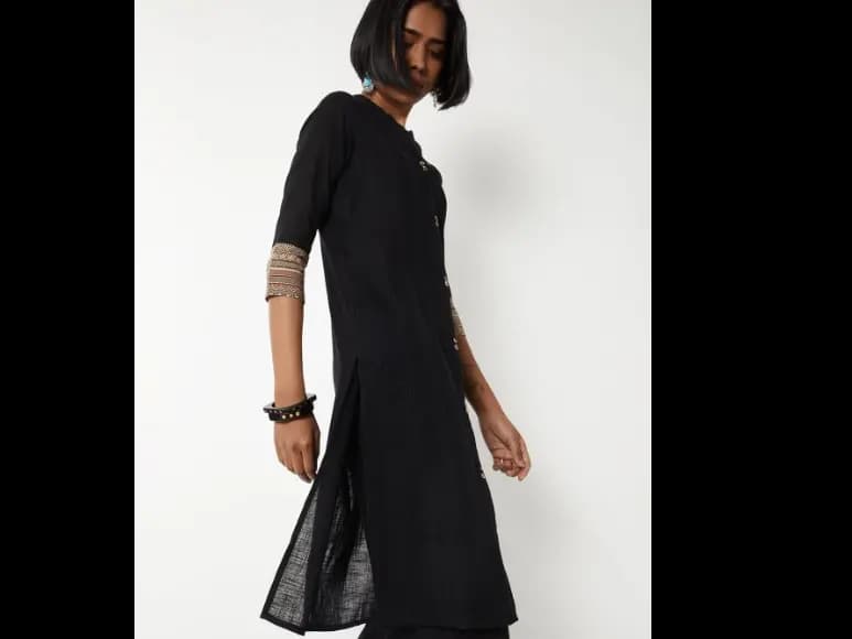 Keyhole Neck Thread Work Kurta (2)