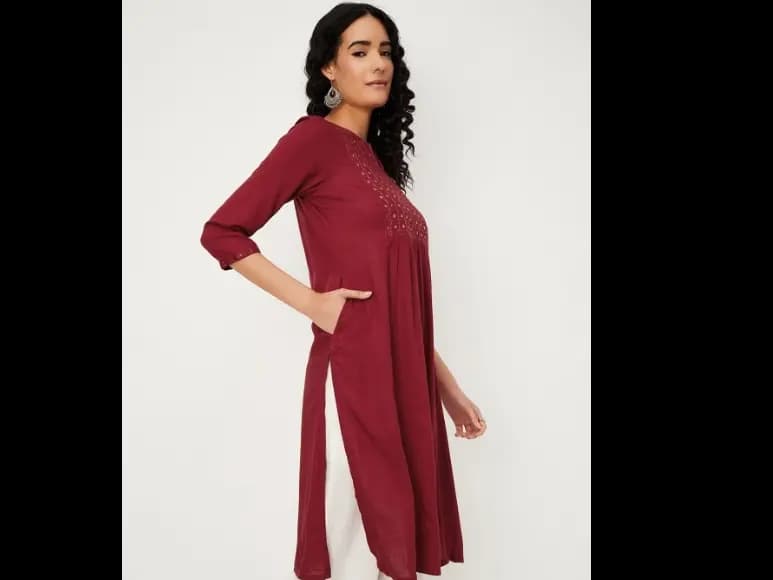 Floral Embroidered Notch Neck Straight Kurta (4)