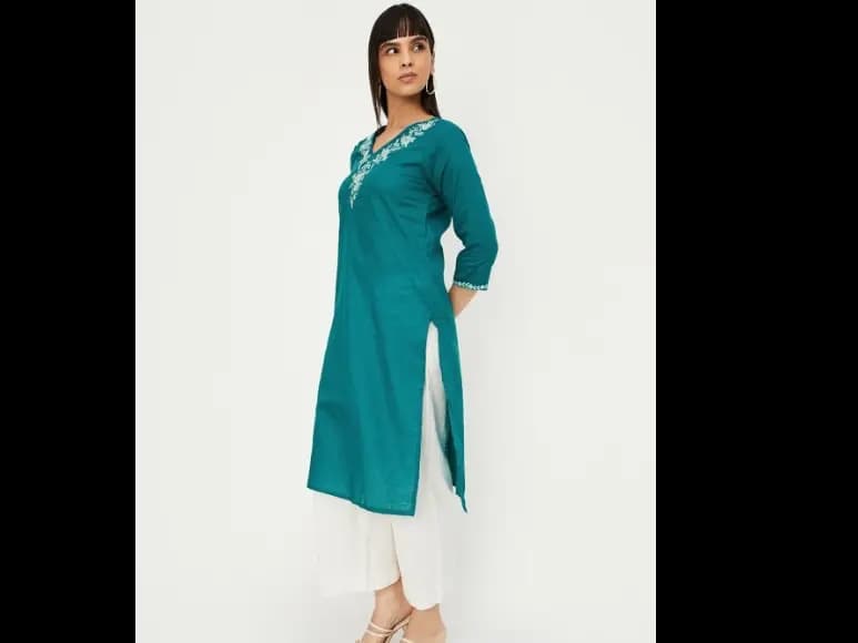 Floral Embroidered V-neck Three-Quarter Sleeves Thread Work Kurta (3)