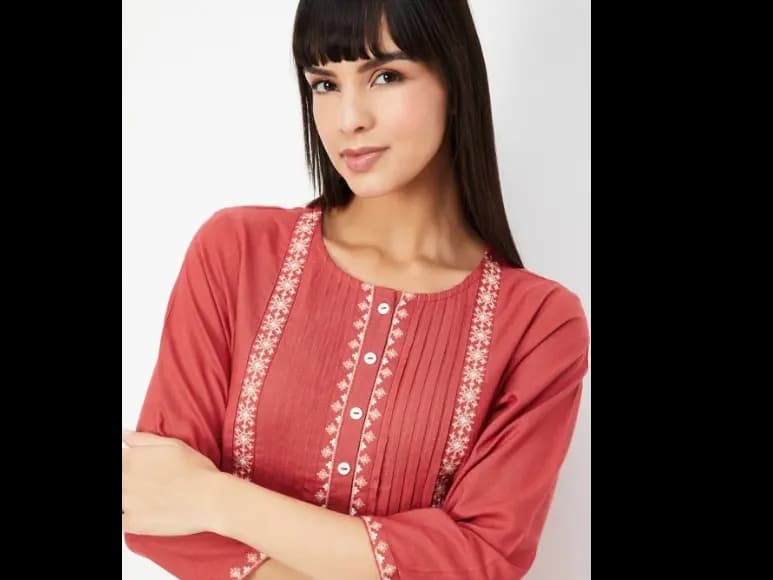 Floral Yoke Design Thread Work Straight Kurta (4)