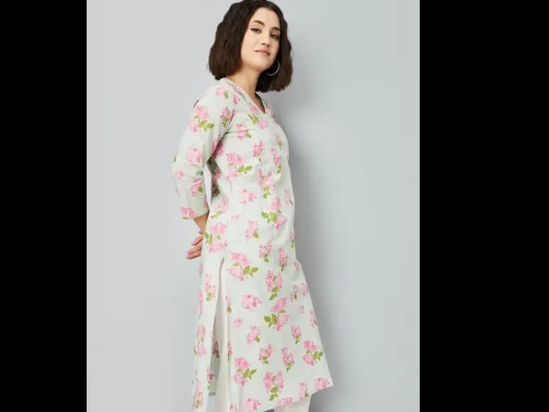 Women Floral Striped Flared Sleeves Thread Work Kaftan Kurta (4)