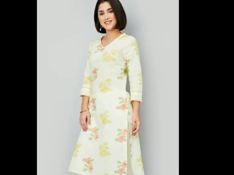 Women Floral Embroidered Flared Sleeves Thread Work Kurta (2)