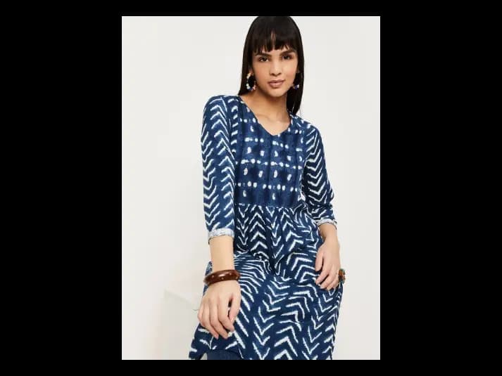 Women Blue & White Ethnic Motifs Printed Kurta