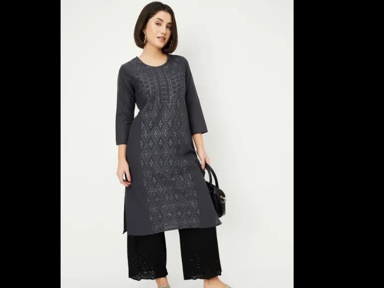 Women Geometric Embroidered Flared Round Neck Straight Sequinned Kurta