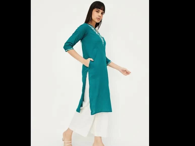 Floral Embroidered V-neck Three-Quarter Sleeves Thread Work Kurta