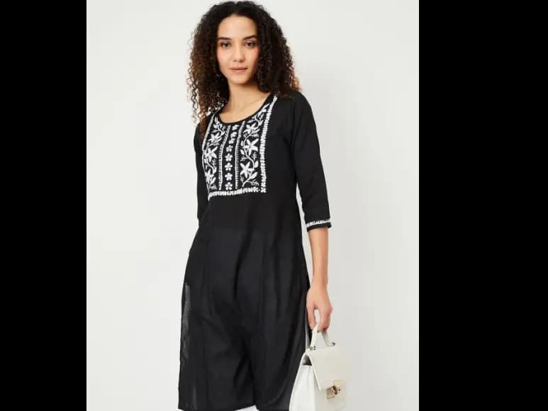 Floral Embroided Round Neck Straight Kurta (3)
