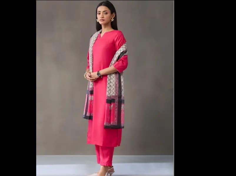 Women Floral Regular Kurta with Trousers & With Dupatta (4)
